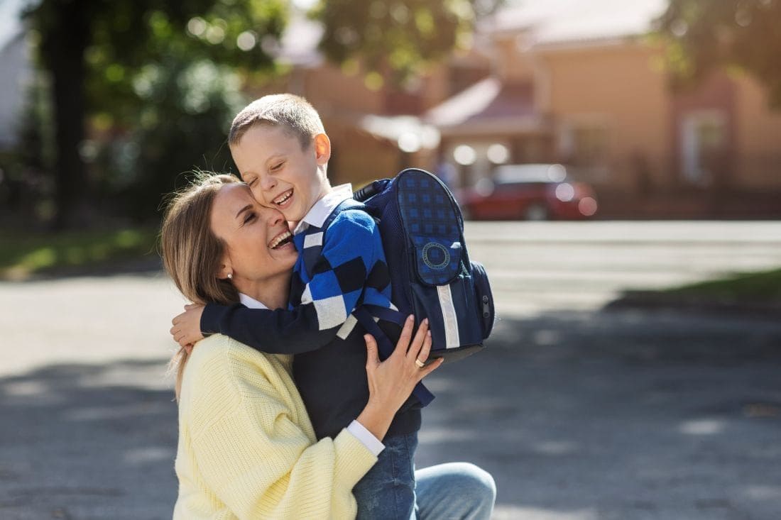 طفلك يرفض المدرسة؛ خطوات ذكية للتعامل مع قلق الانفصال